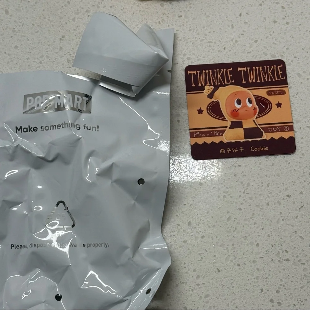 ♡ Pop Mart x Twinkle Twinkle Series A - Cookie - Picture 2 of 6